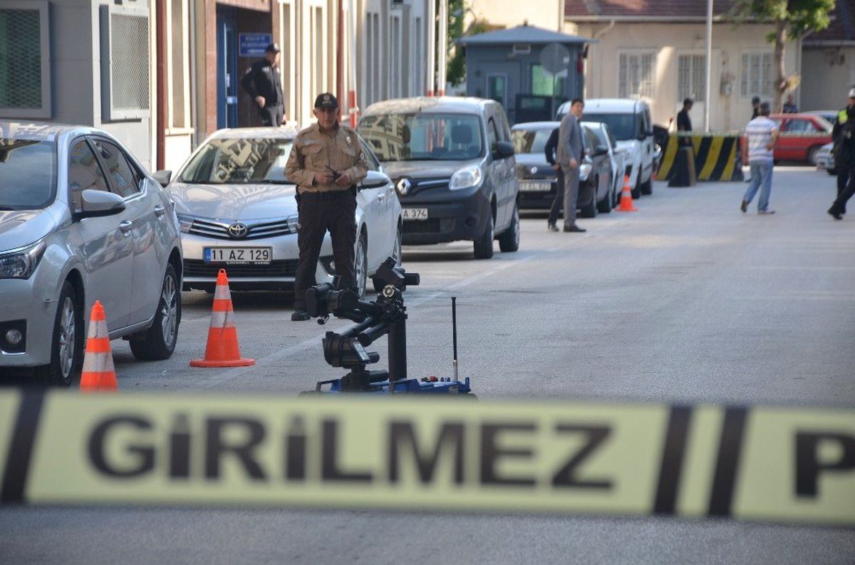 Bilecik İl Emniyet Müdürlüğü Karşısında Şüpheli Çanta Paniği