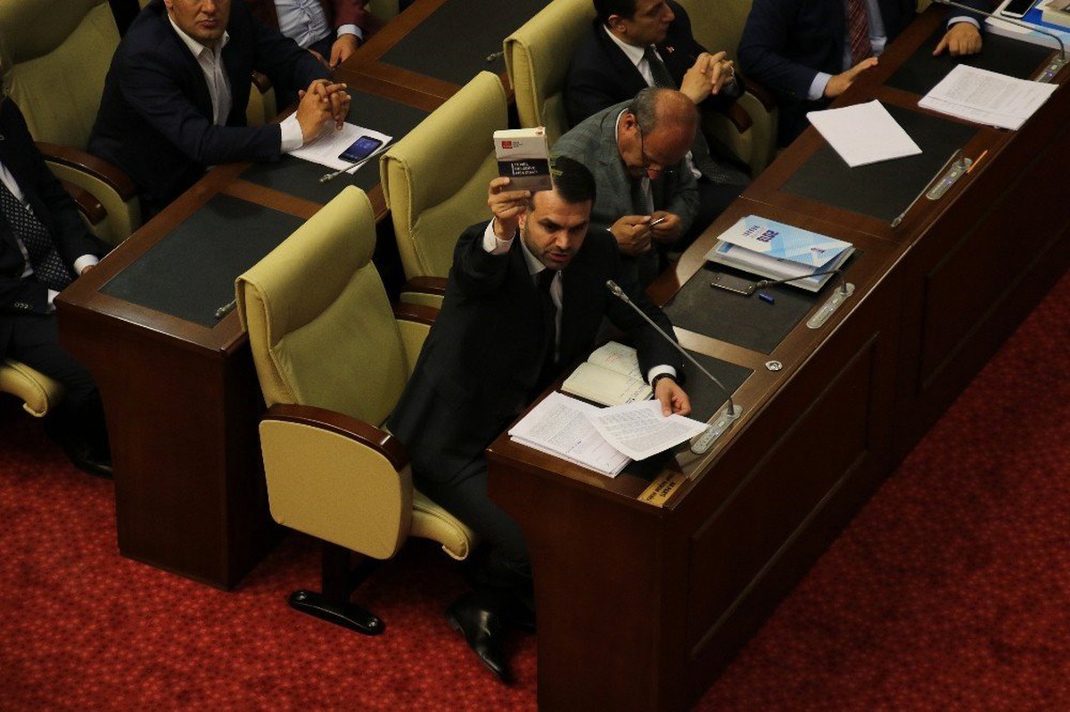 Büyükşehir Belediye Meclisinde Önerge Tartışması
