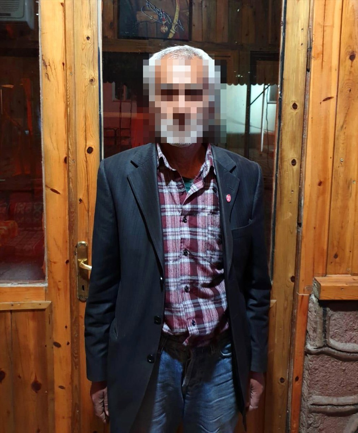 Camiden Halı Çalan Hırsızlar Tutuklandı