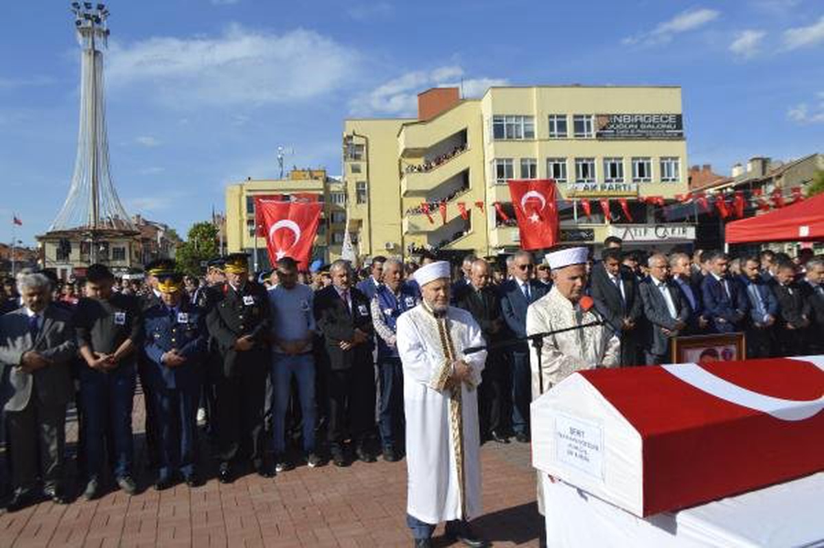 Dereye Düşerek Şehit Olan Uzman Çavuş Toprağa Verildi