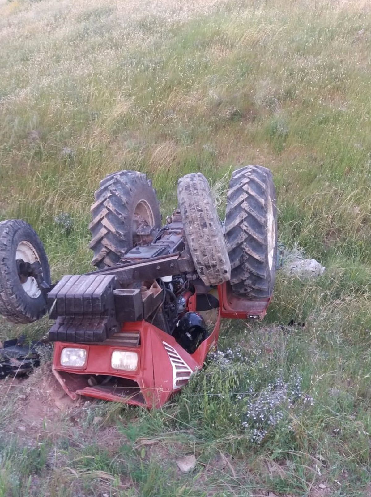 Devrilen Traktörün Altında Kalan Sürücü Hayatını Kaybetti