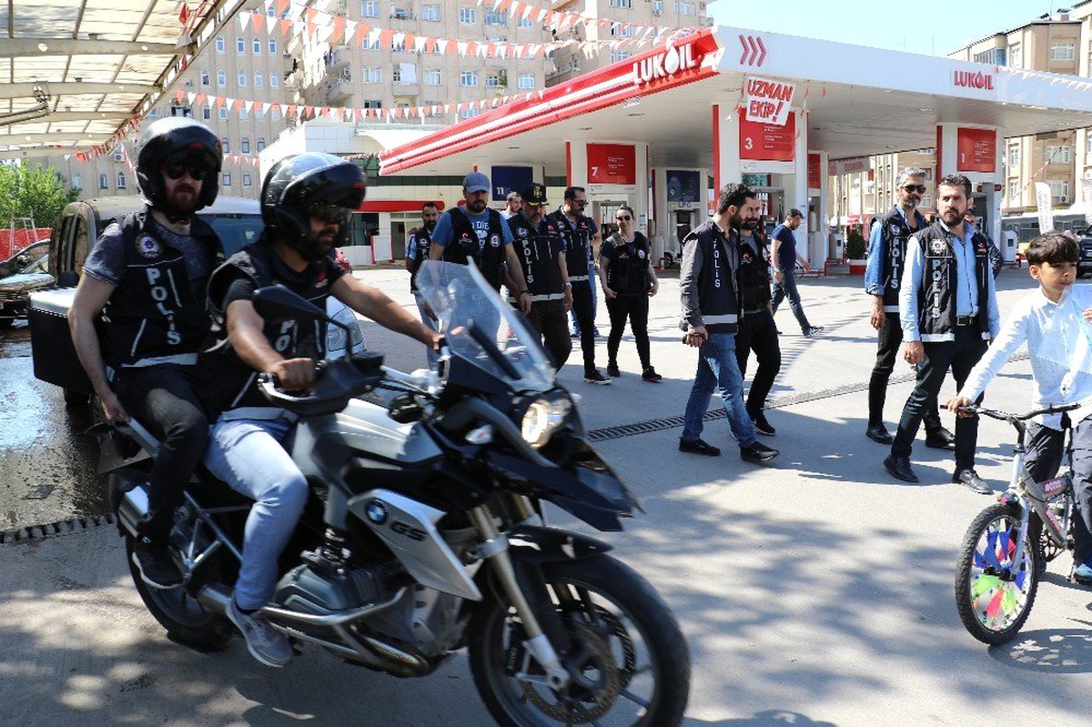 Diyarbakır\'da 350 Polisle Narkotik Uygulaması