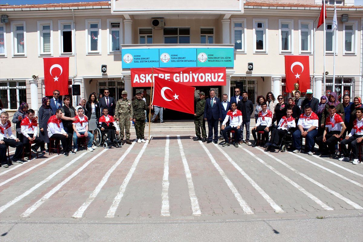 Engelli Öğrencilere "Asker Kınası"