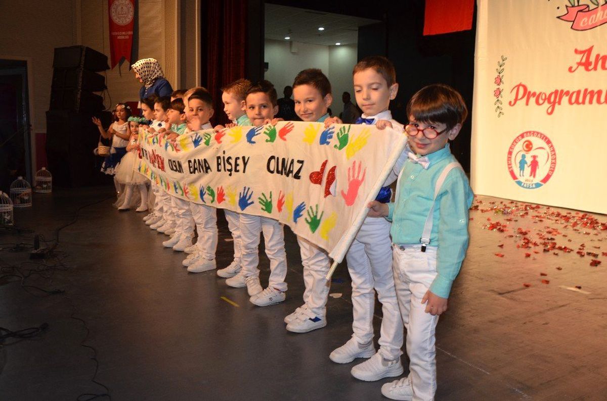 Fatsa\'da Anneler Günü Kutlaması