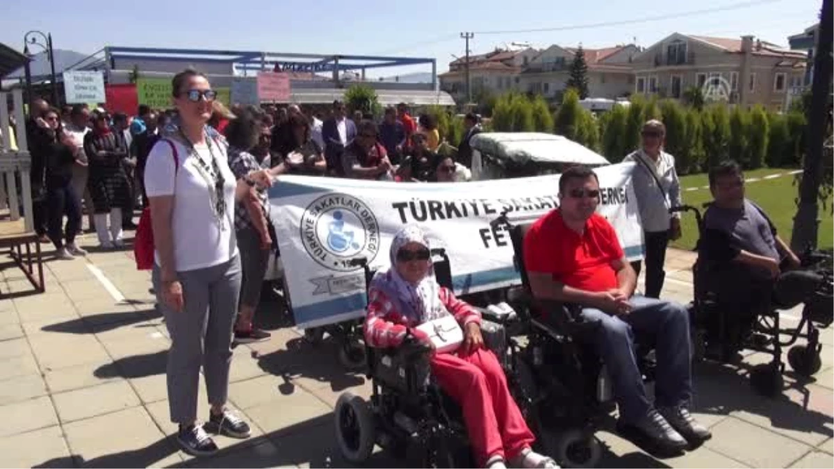 Fethiye\'de Engellilerden Farkındalık Yürüyüşü