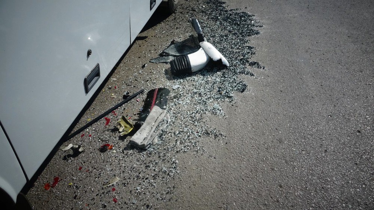 Freni Patlayan Minibüs İett Otobüsüne Çarptı: 1 Yaralı