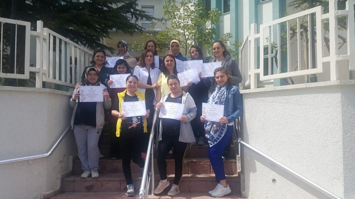 Gebe Okulu 3. Dönem Mezunlarını Verdi
