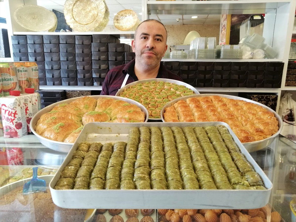 Hayrabolu\'da Tatlıcılarda Ramazan Yoğunluğu
