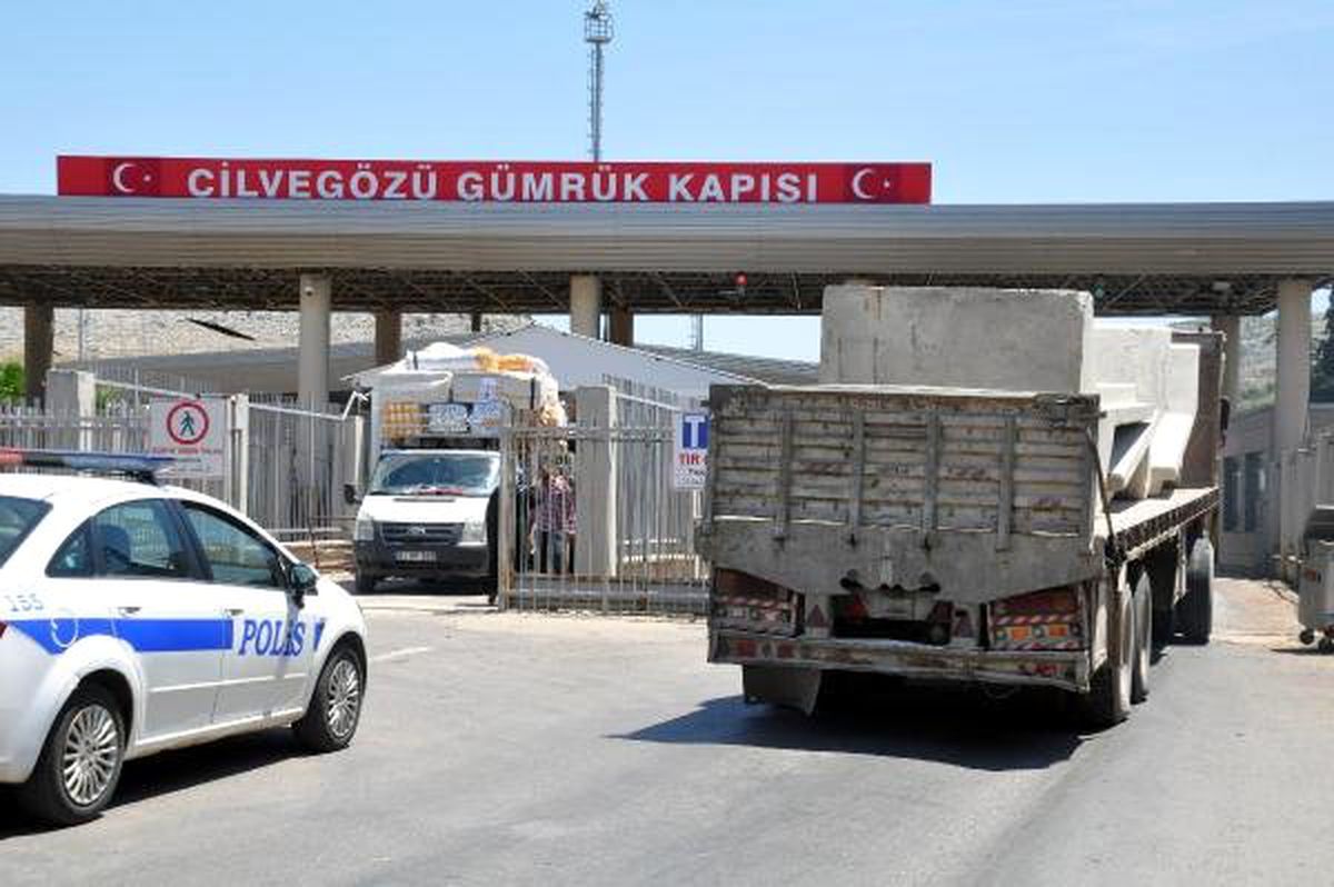 İdlib\'e Beton Blok Sevkiyatı Devam Ediyor