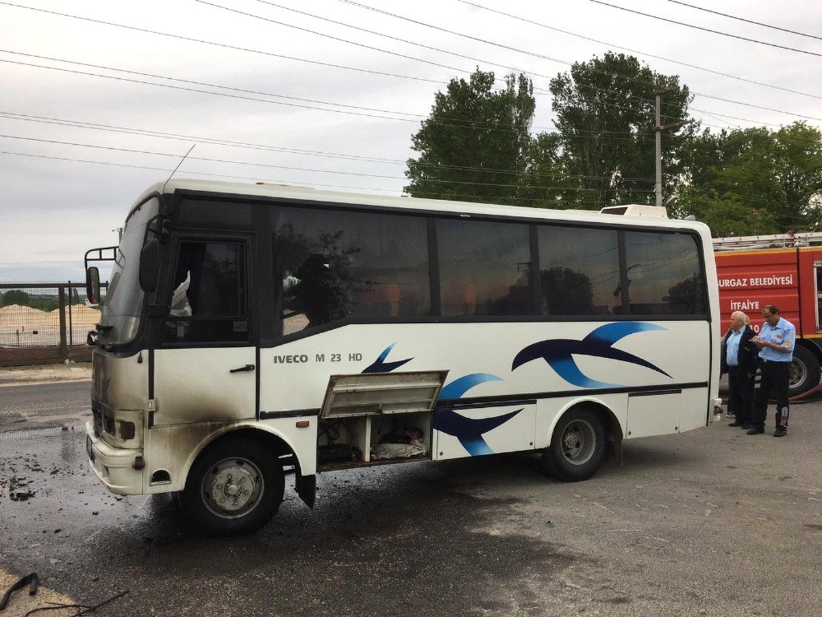 İşçileri Taşıyan Minibüs Seyir Halindeyken Yandı