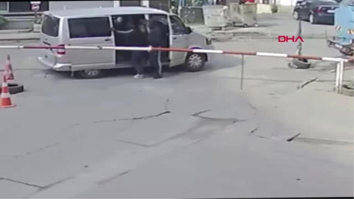 İstanbul- Sarıyer\'de Aynı İş Yerinden İkinci Kez Hırsızlık Yapan Şüpheliler Kamerada