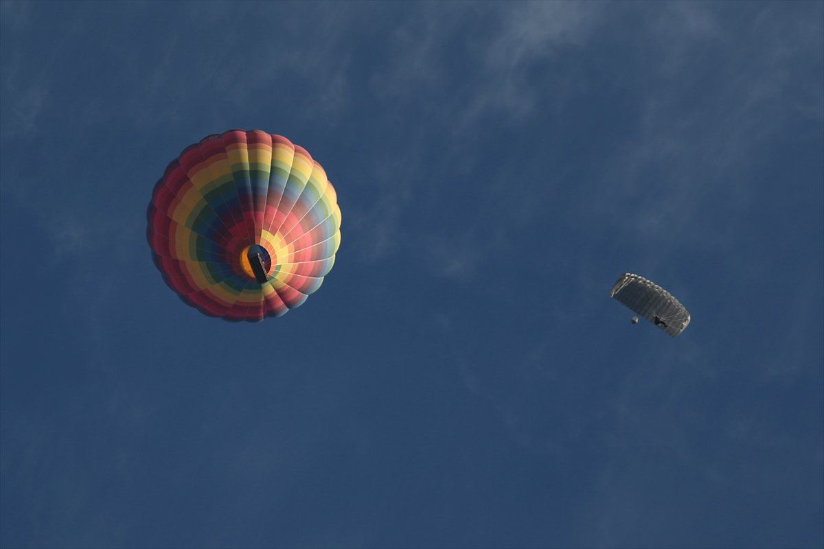 Jöak Timi Sıcak Hava Balonundan Atlayış Gerçekleştirdi