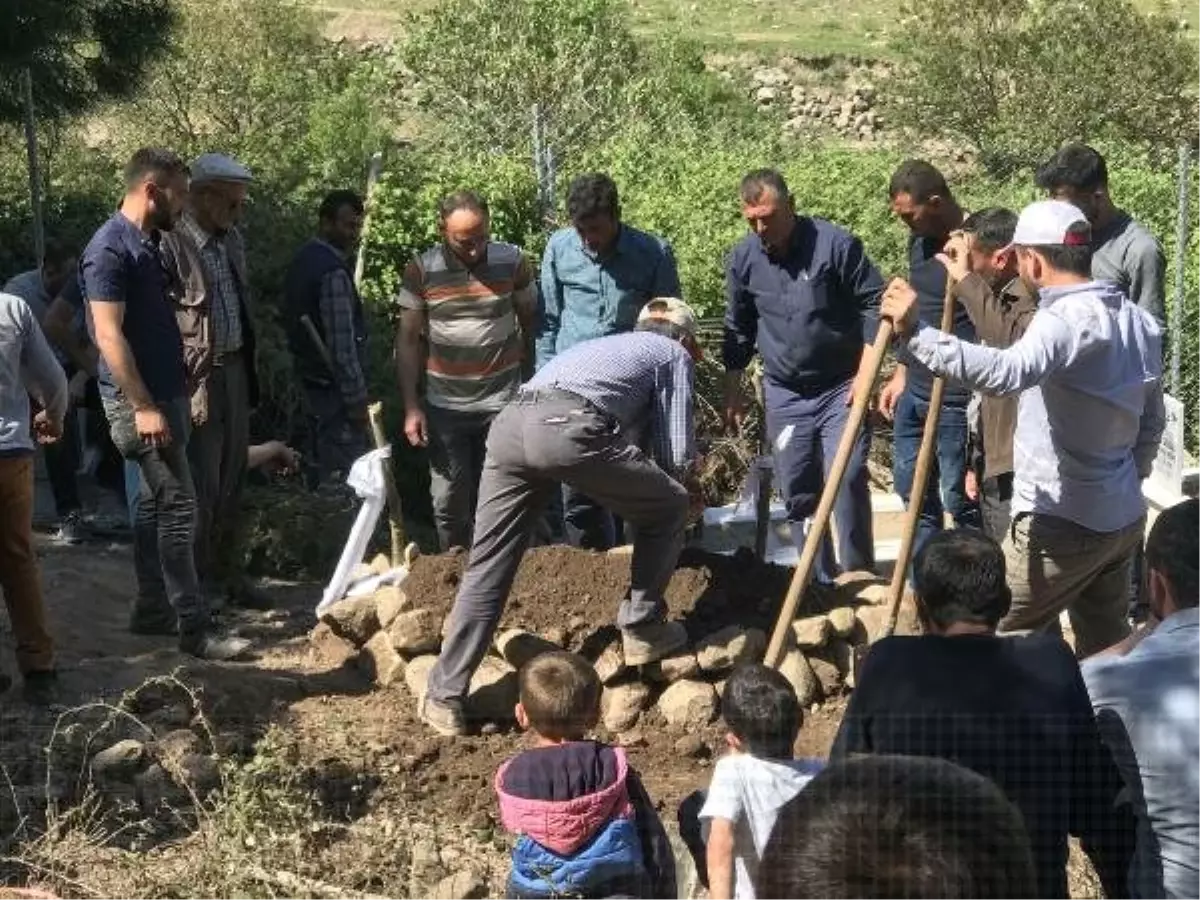 Kanepeden Düşen Minik Yaşar Can, Hayatını Kaybetti (2)