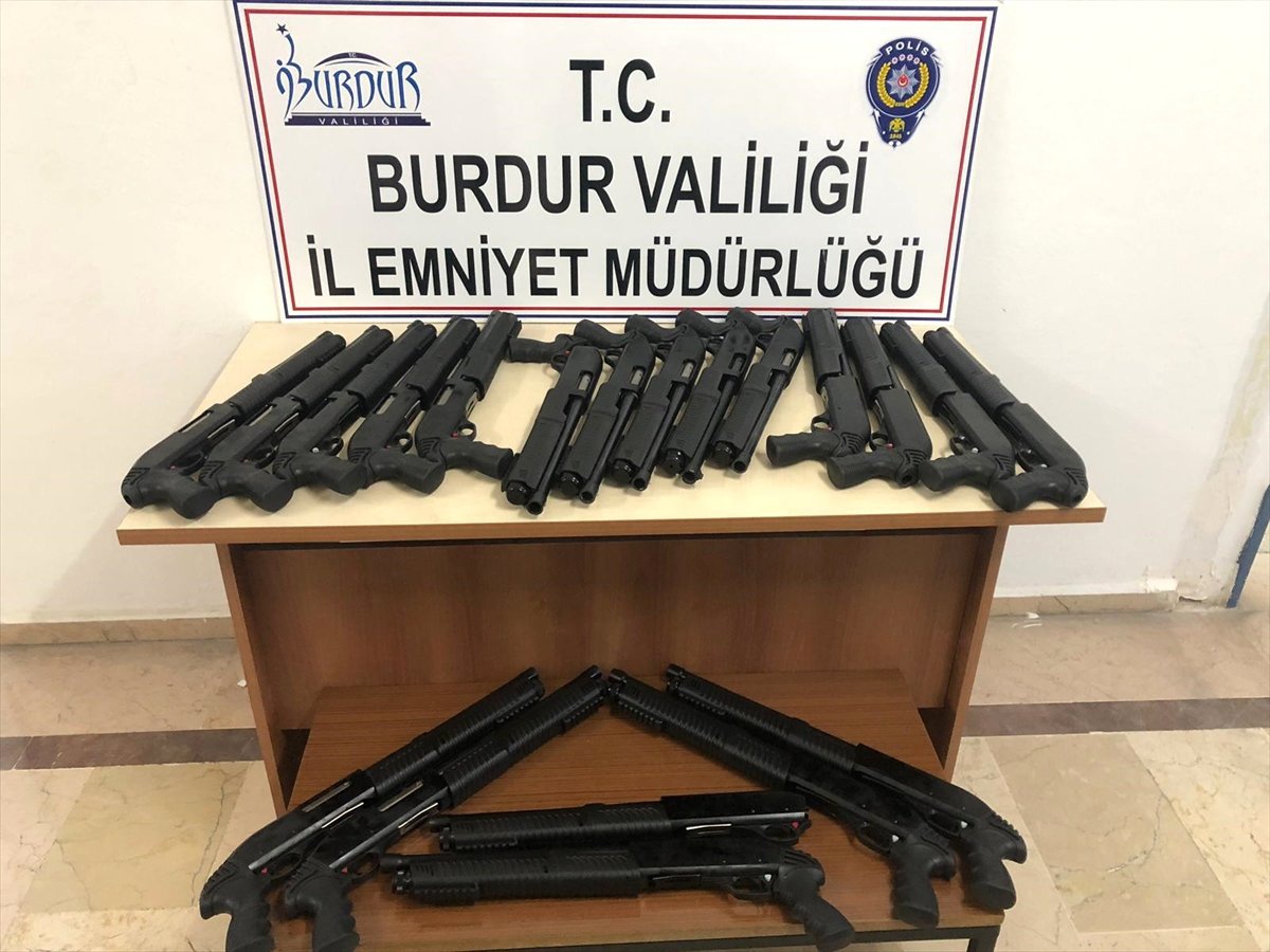 Kargoda Bekletilen Ruhsatsız 20 Pompalı Tüfek Ele Geçirildi