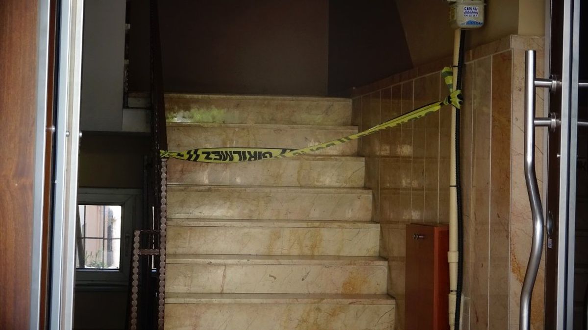 Kartal\'da Apartmanda Yangın: 1 Ölü
