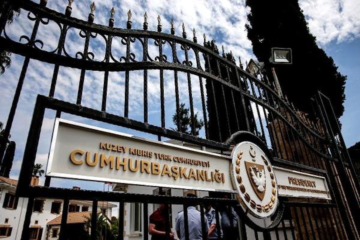KKTC\'de, Dağılan Koalisyon Sonrası Akıncı\'nın Görüşmeleri Başladı