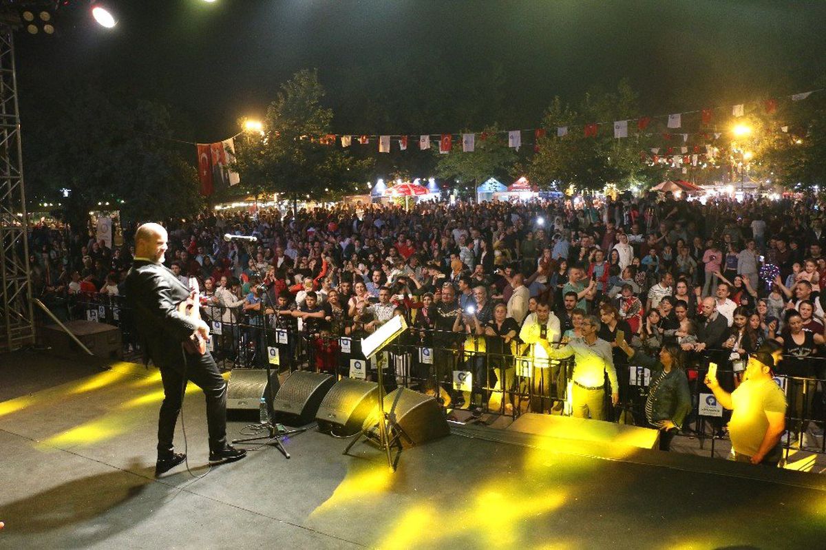 Konyalılar Gecesi\'nde Anneler Unutulmadı