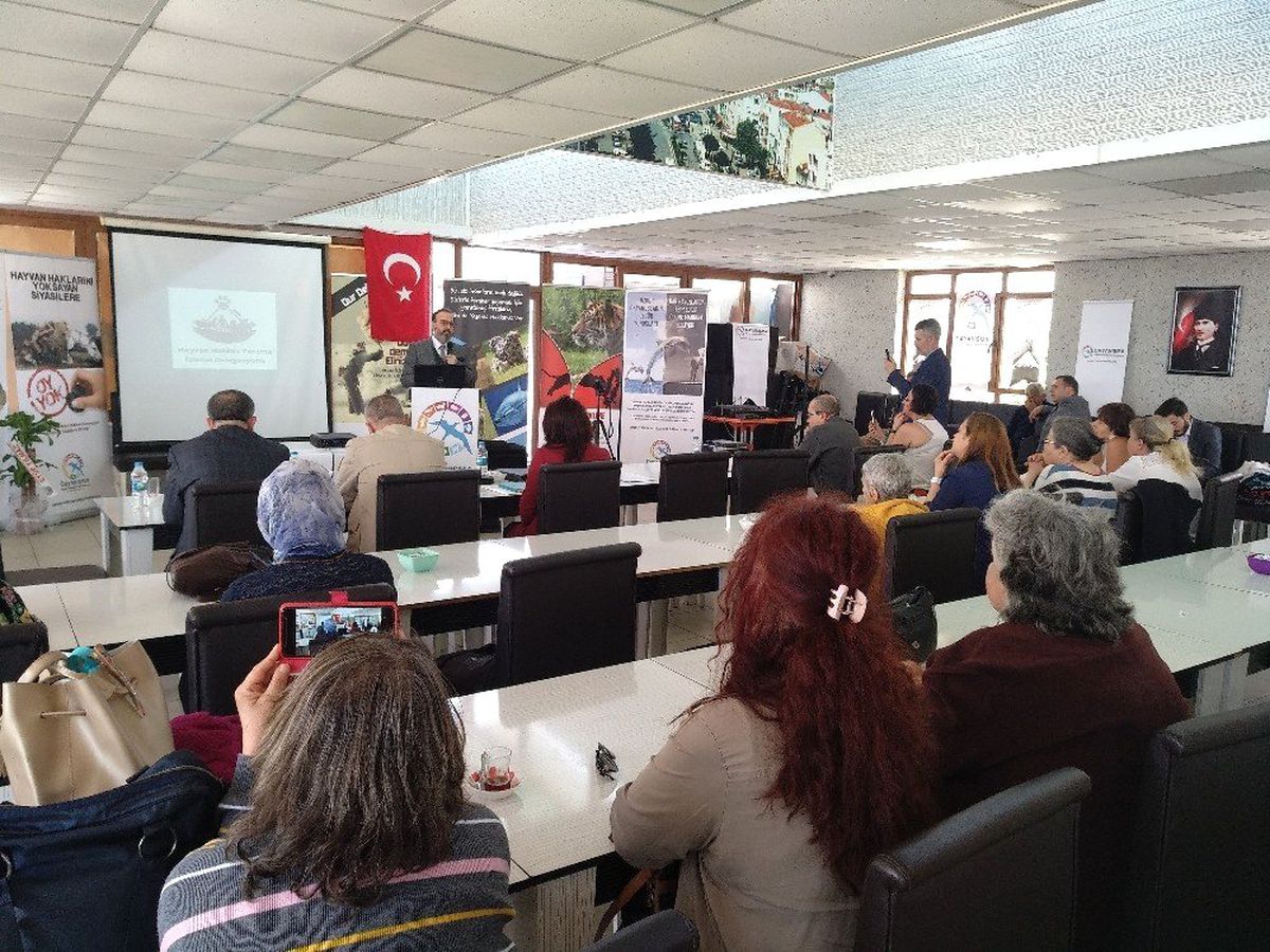 Lapseki\'de Hayvan Hakları ve Yasalar Çalıştayı Yapıldı