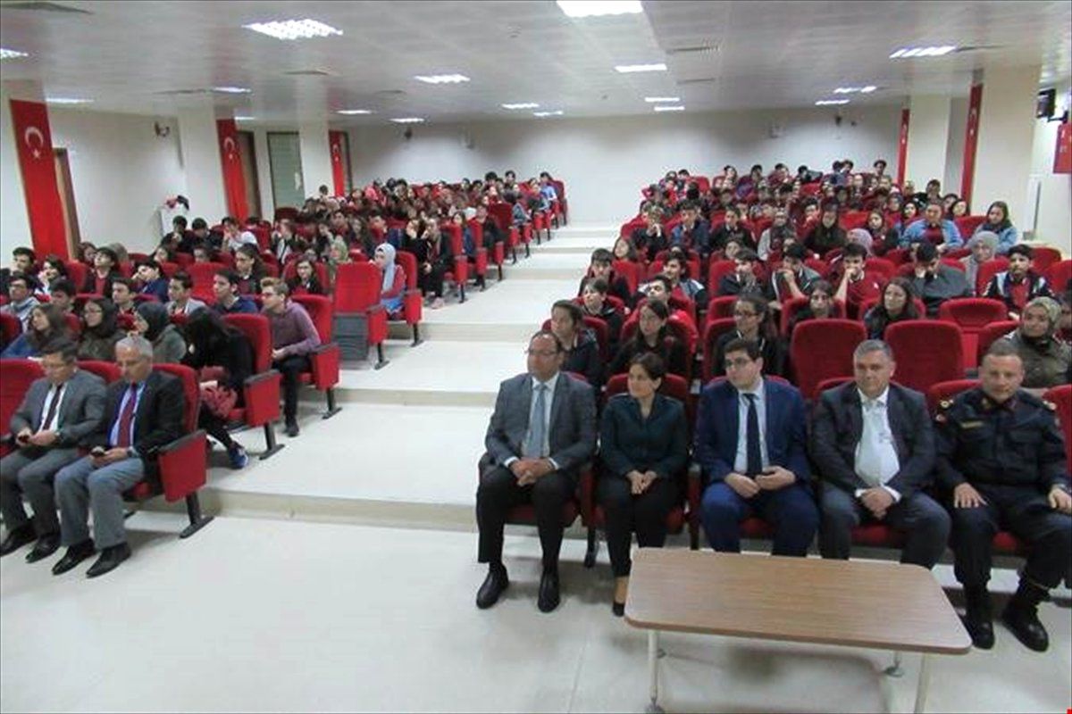 Merzifon\'da Lise Öğrencilerine Trafik Eğitimi