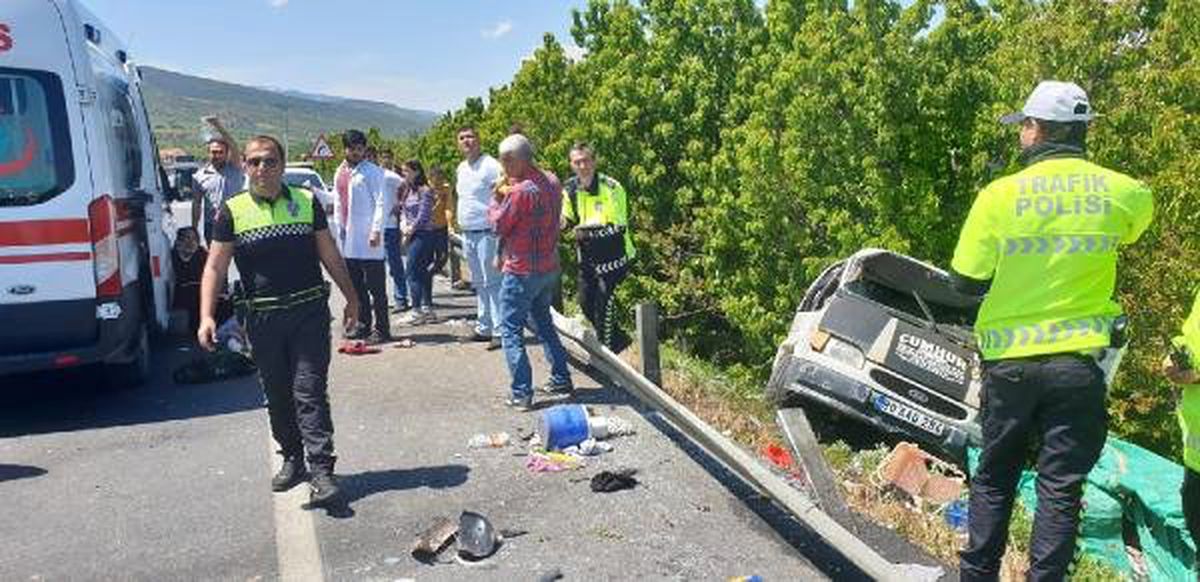 Minibüs Şarampole Devrildi; Karı- Koca ve Çocukları Yaralı