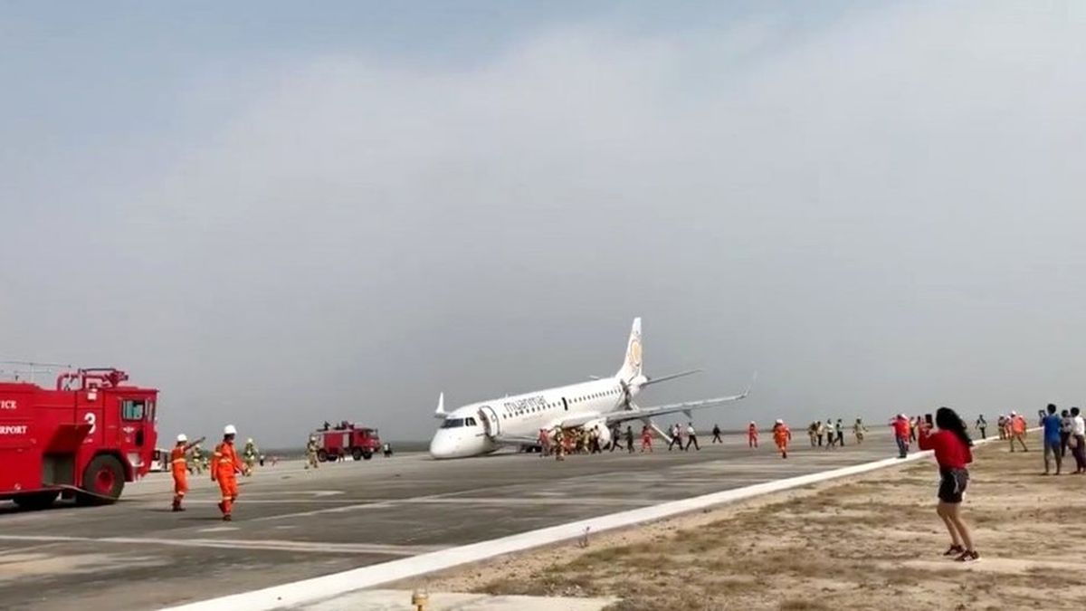 Myanmar\'da Pilot, Ön İniş Takımları Açılmayan Uçağı İndirdi