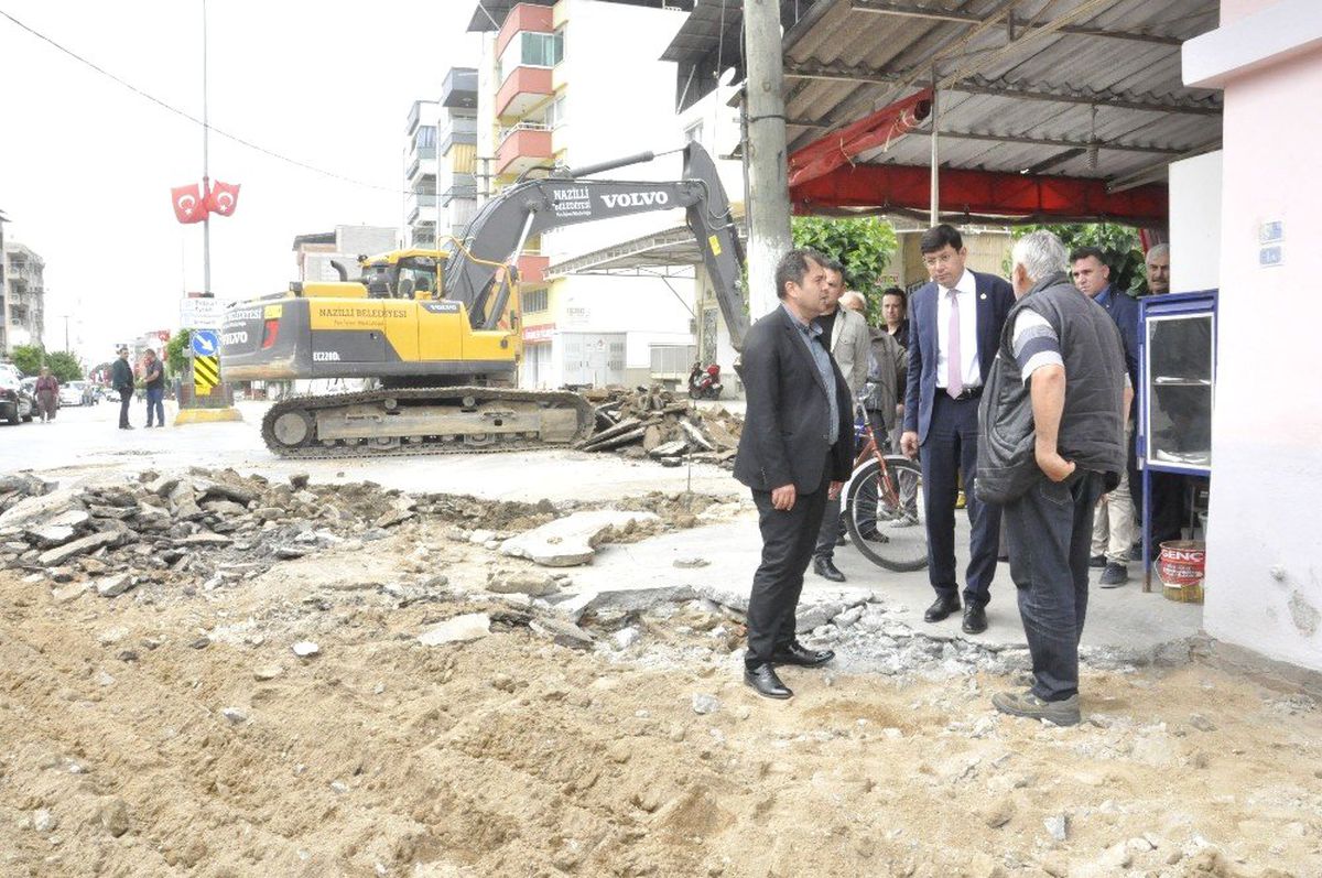 Nazilli Belediyesi Yol Çalışmalarını Sürdürüyor