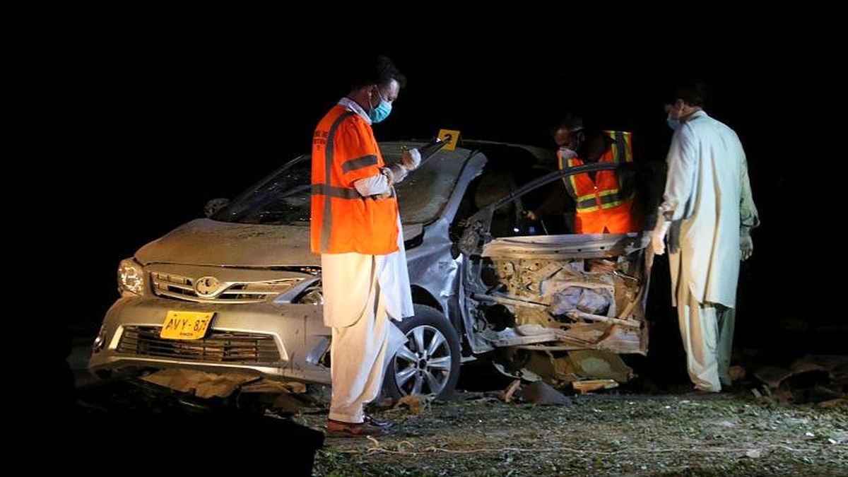 Pakistan\'da Bombalı Saldırı: 4 Polis Hayatını Kaybetti, 11 Yaralı Var