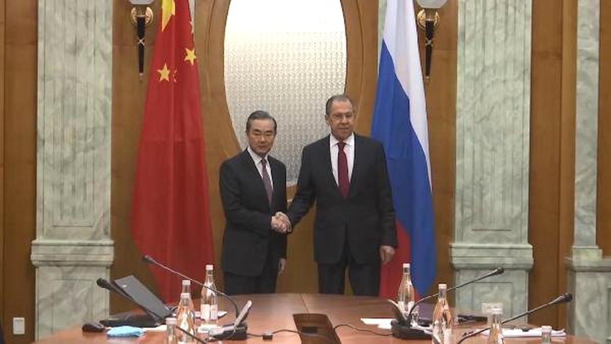 Sergey Lavrov, Çin\'li Mevkidaşı Wang Yi\'yi Soçi\'de Ağırladı
