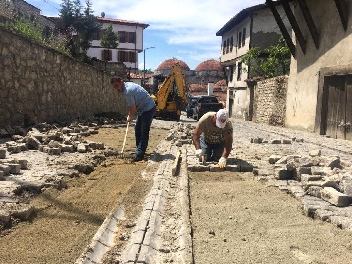 Tarihi Çarşı Asmazlar Caddesinde Çalışmalar Sürüyor