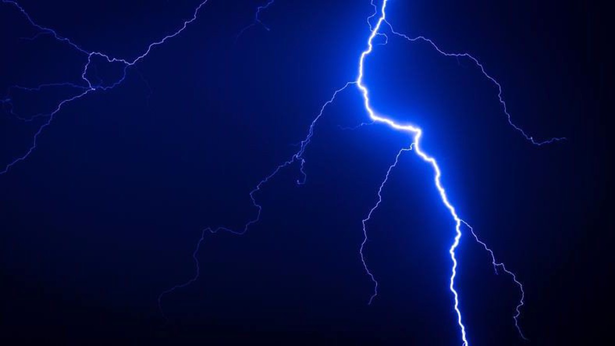 Thor\'u Kim Kızdırdı? Aynı Yere 8 Saniyede 11 Defa Yıldırım Düştü (Video)