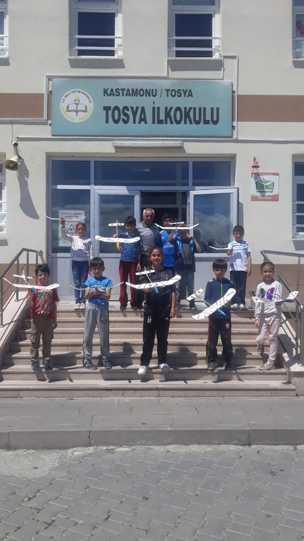 Tosya İlkokulunda Model Uçak Kursu Sertifikaları Verildi