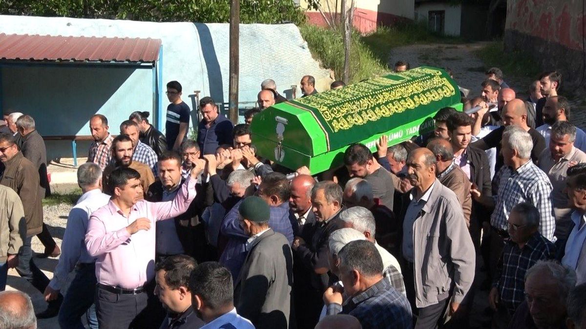 Üniversiteli Genç Kız Memleketinde Toprağa Verildi