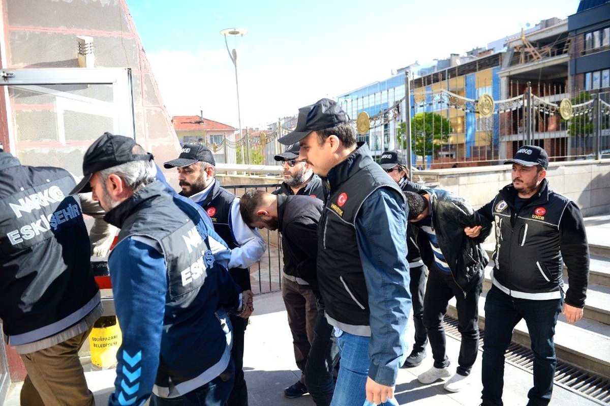 Uyuşturucu Şüphelisi 3 Şahıs Tutuklandı