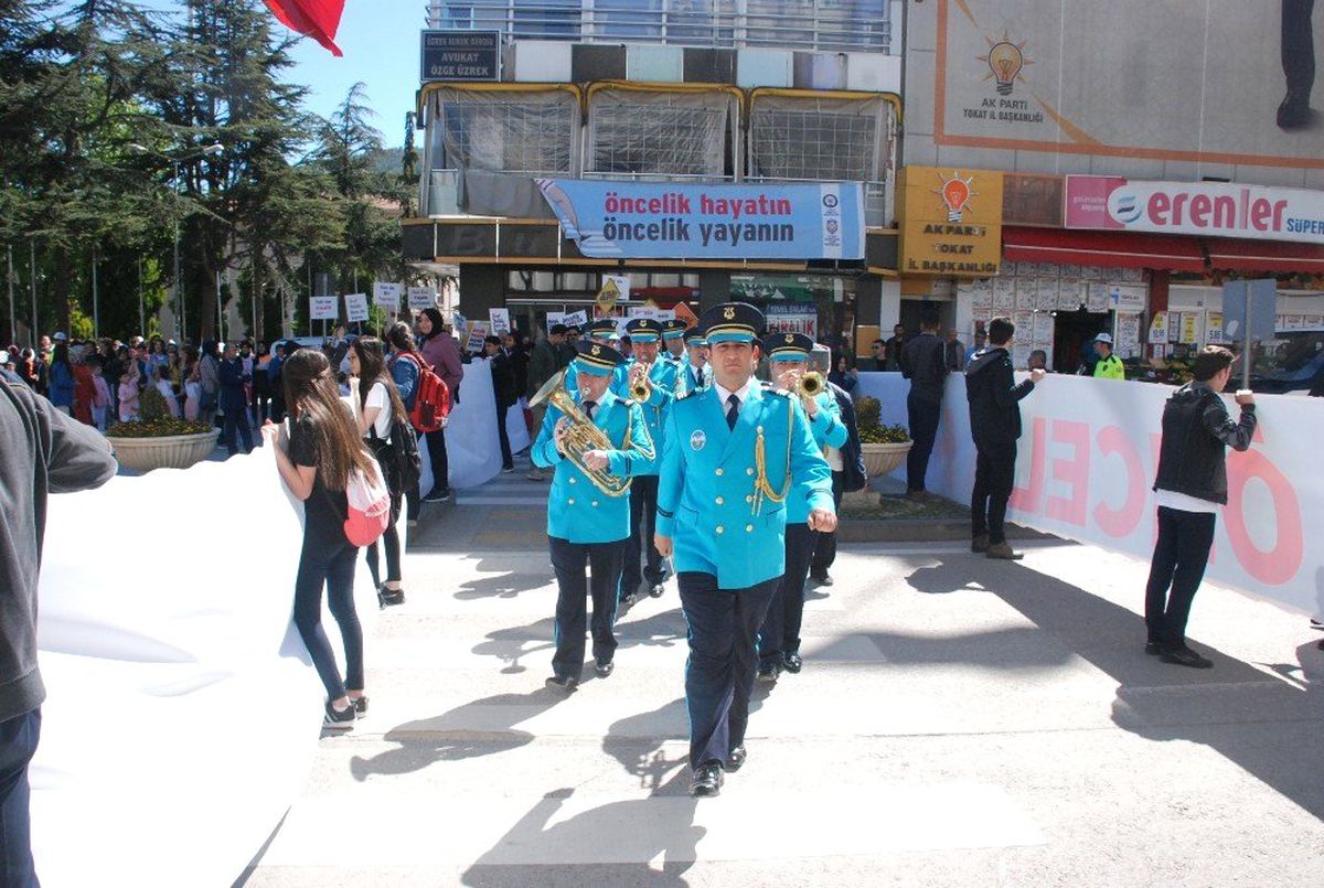 Yaya Geçidinden Bando Ekibi Geçti