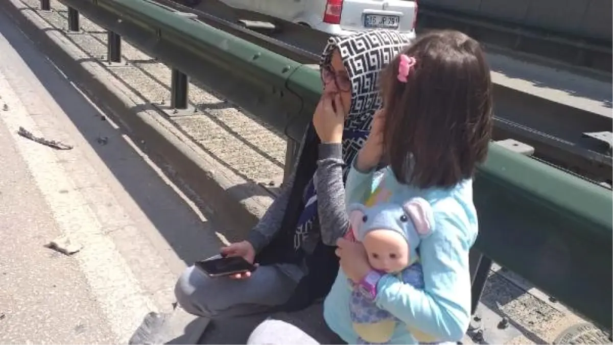 Zincirleme Kazada Yaralanan Küçük Lina, Elindeki Oyuncağı Bırakmadı