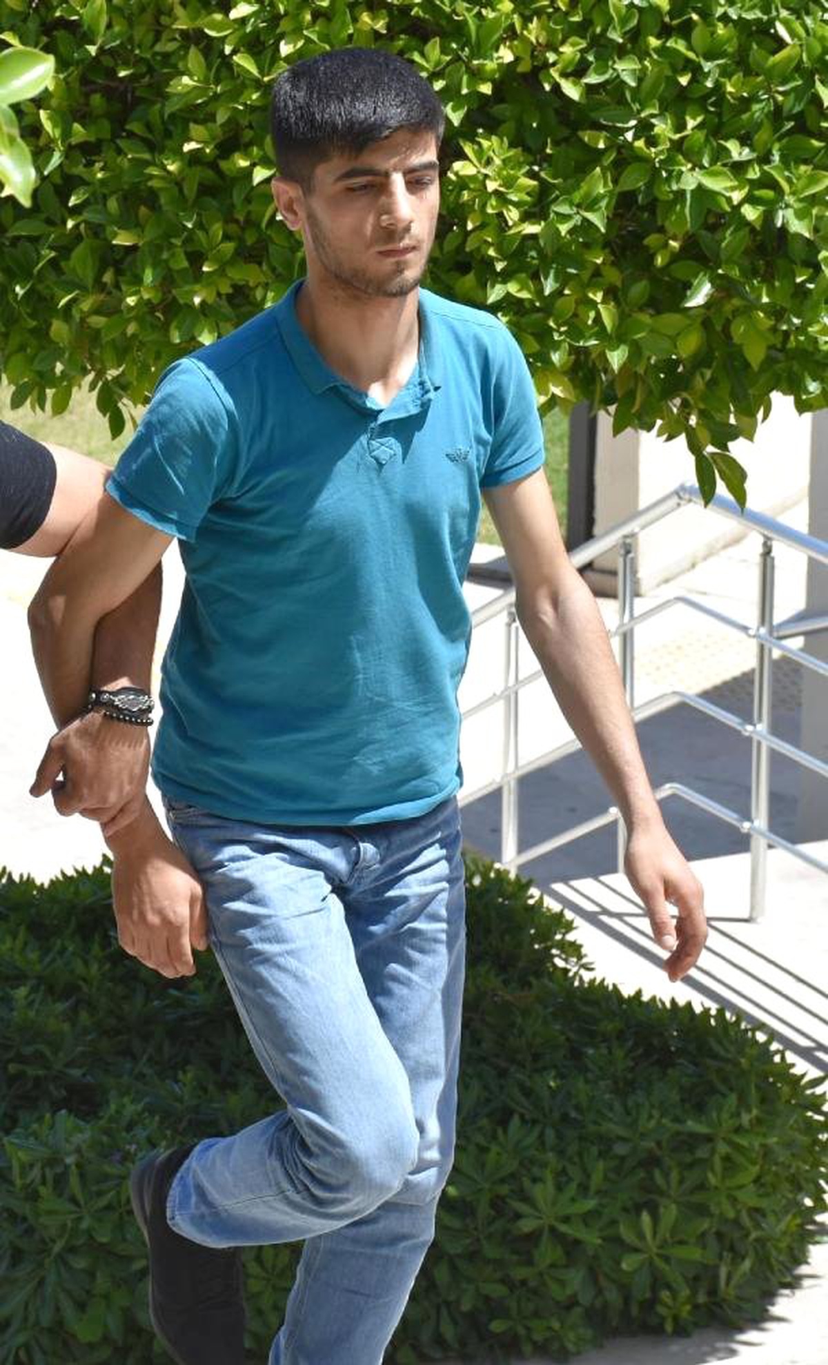 4 Kilogram Esrarla Yakalanan Garson Tutuklandı