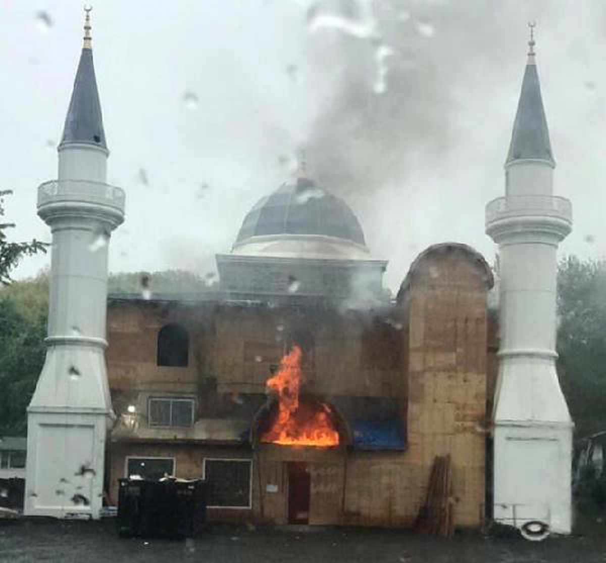 ABD\'de Diyanet Cami\'ndeki Yangın \'Kundaklama\' Çıktı