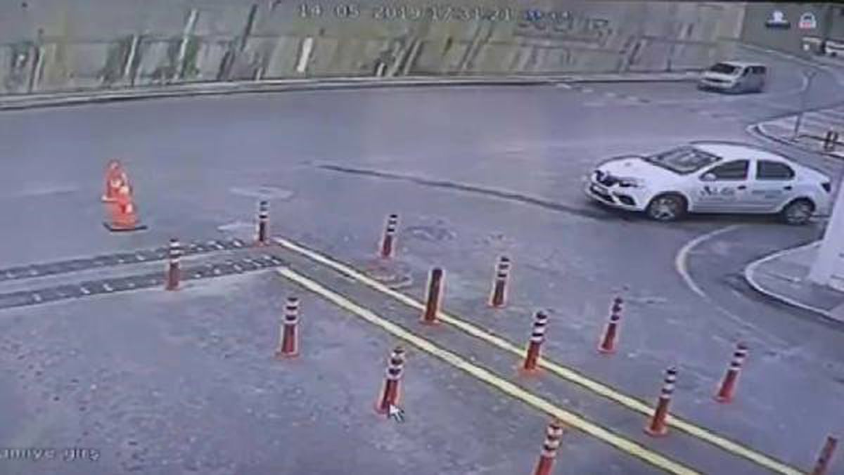 Başakşehir\'de Duvarın Çökme Anı Kamerada