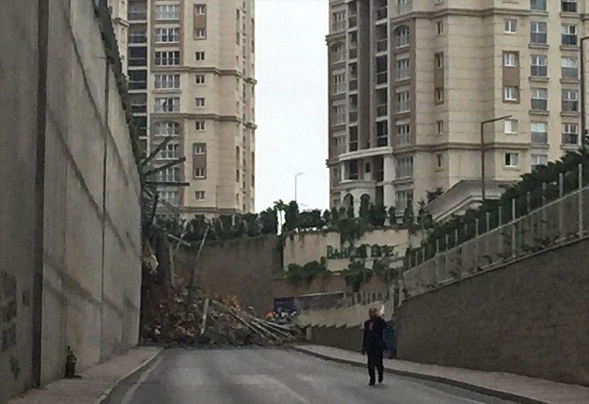 Başakşehir\'de İstinat Duvarı Çöktü