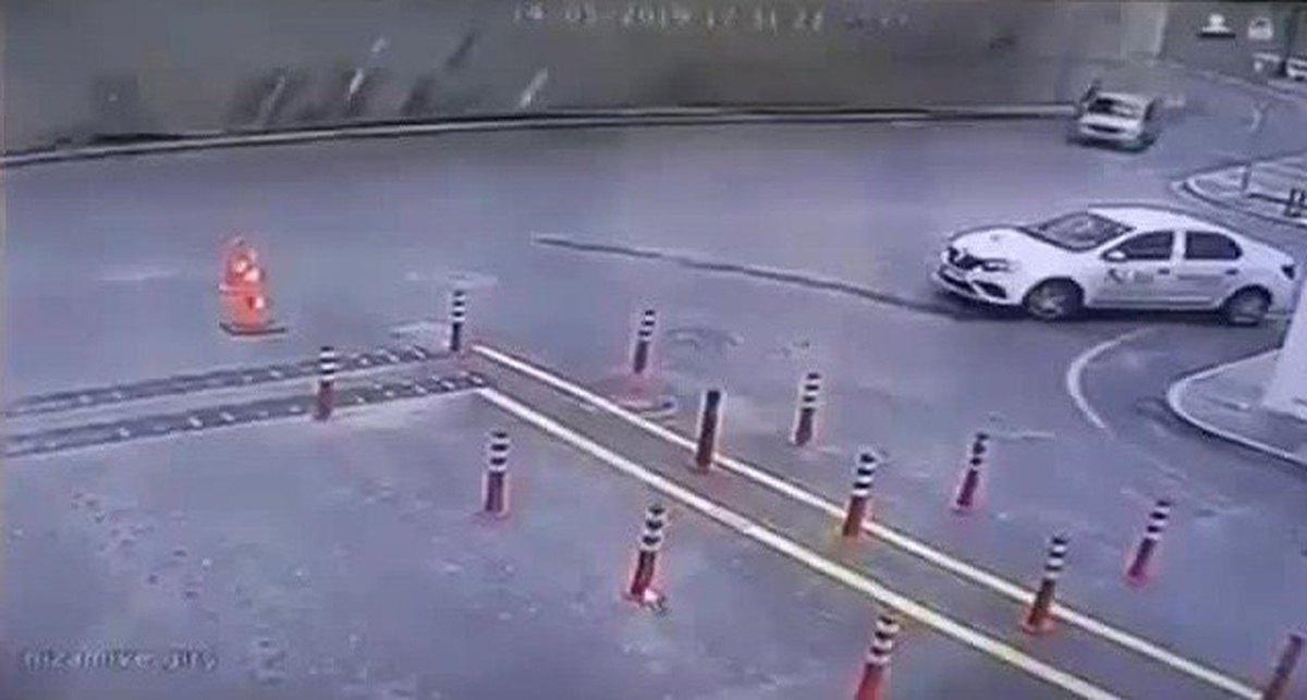 Başakşehir\'de İstinat Duvarının Çökme Anı Kamerada