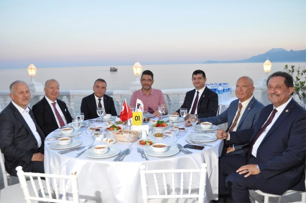 Başkanlar Dösiad\'ın İftar Yemeğinde Buluştu