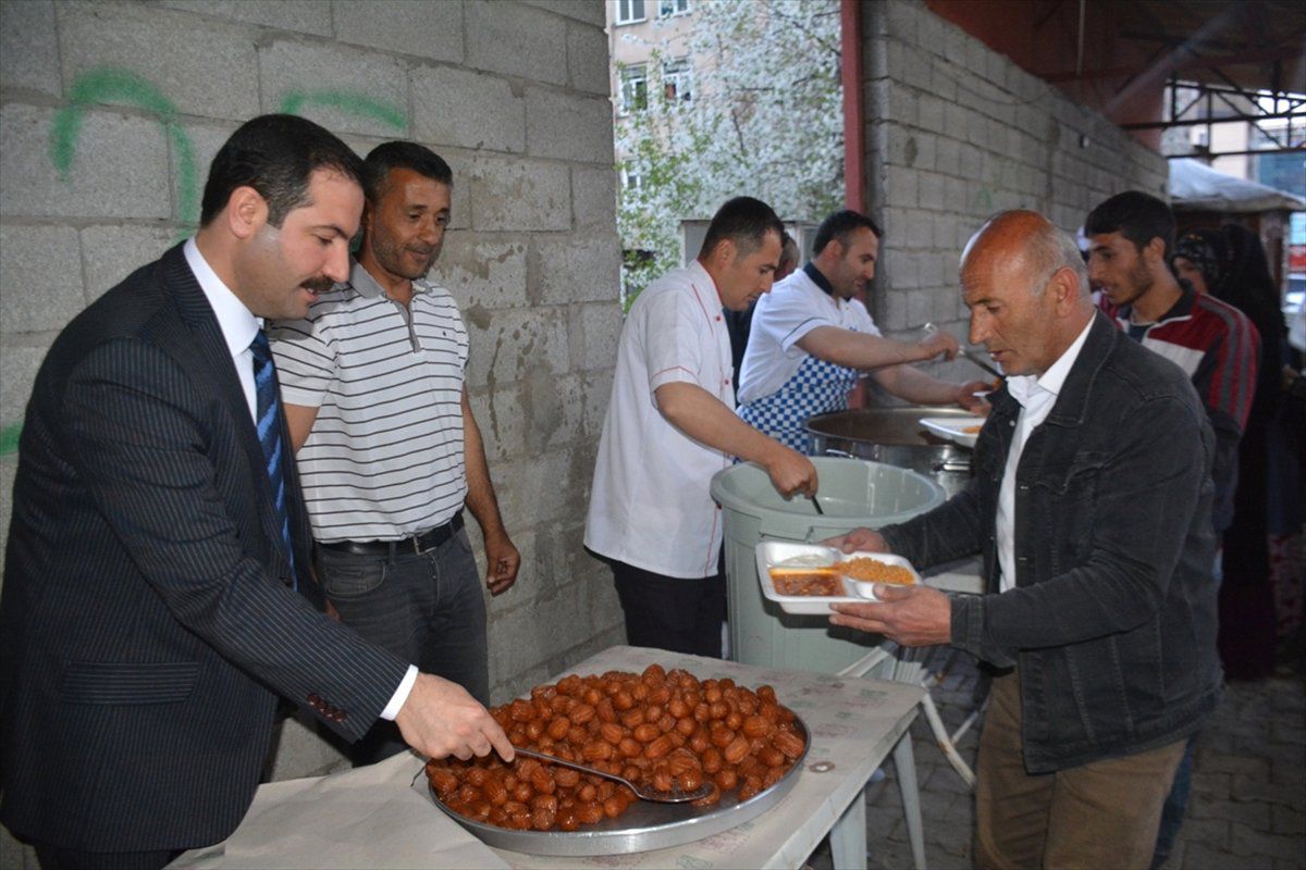 Belediye Başkanı Geylani Vatandaşlarla İftar Yaptı