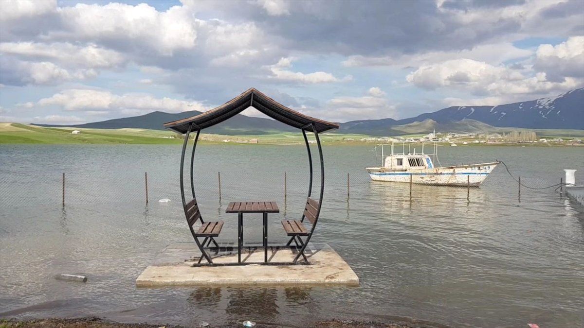 Bulanık\'ta Baraj Taştı