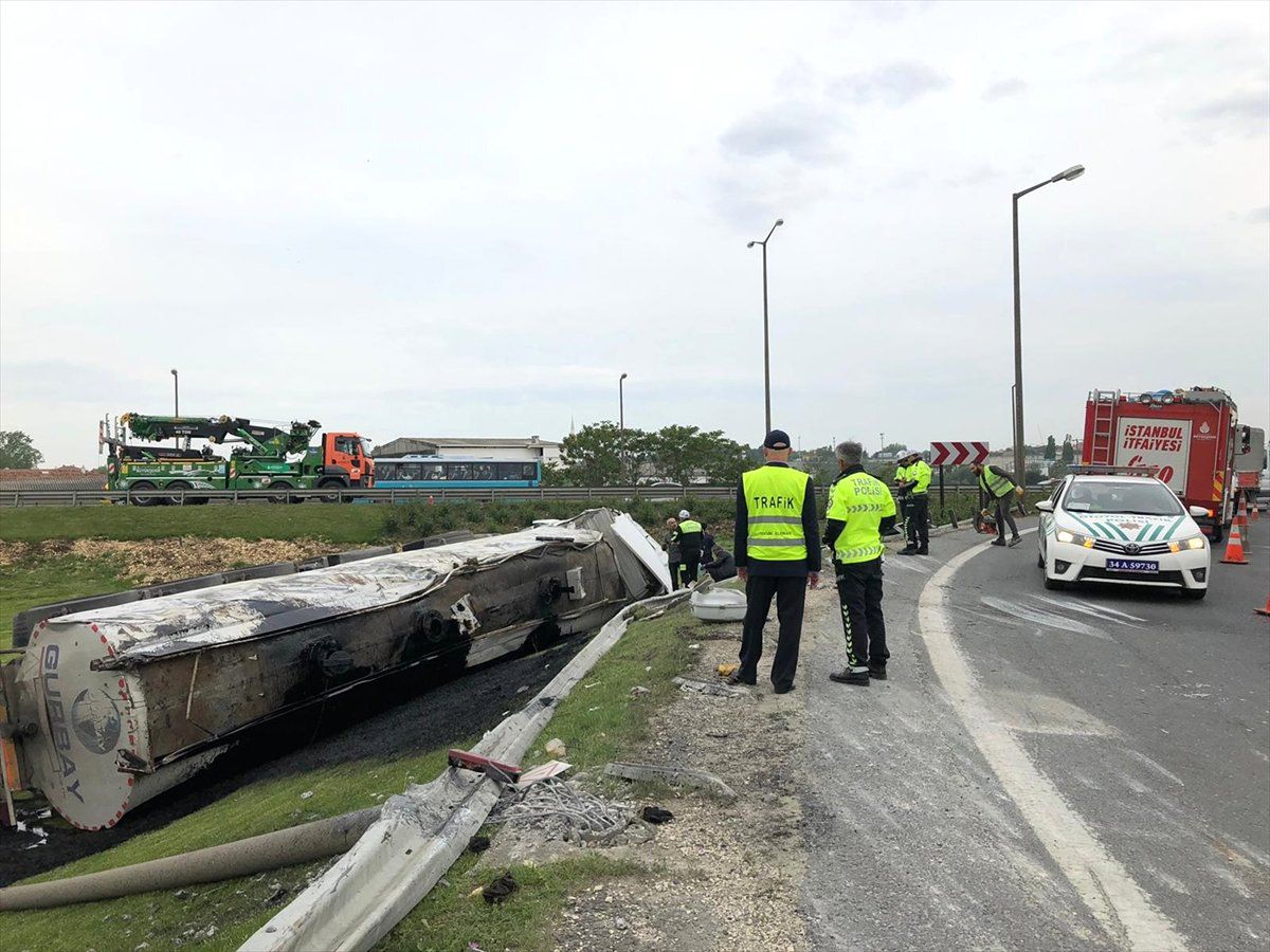 Çatalca\'da Tanker Devrildi
