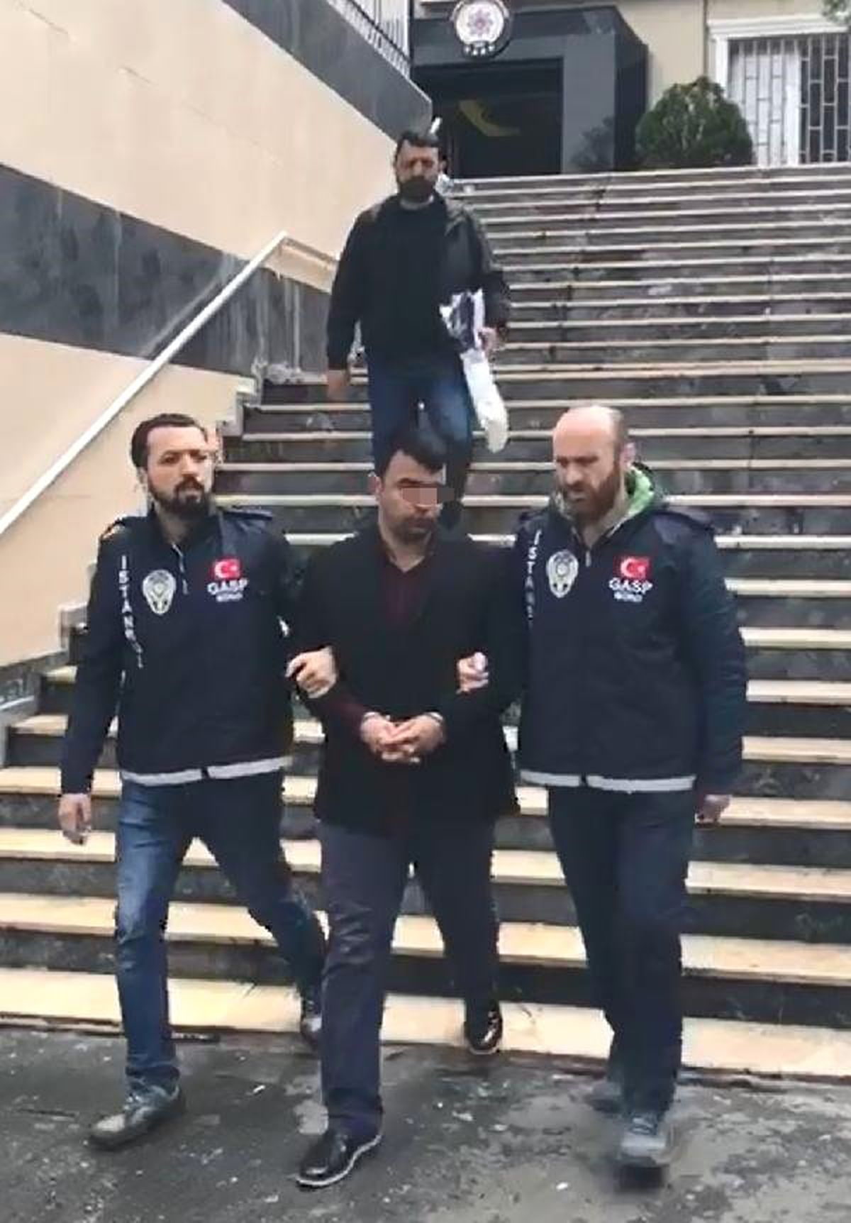 Çekmeköy\'de Silahlı Market Soygunu Kamerada