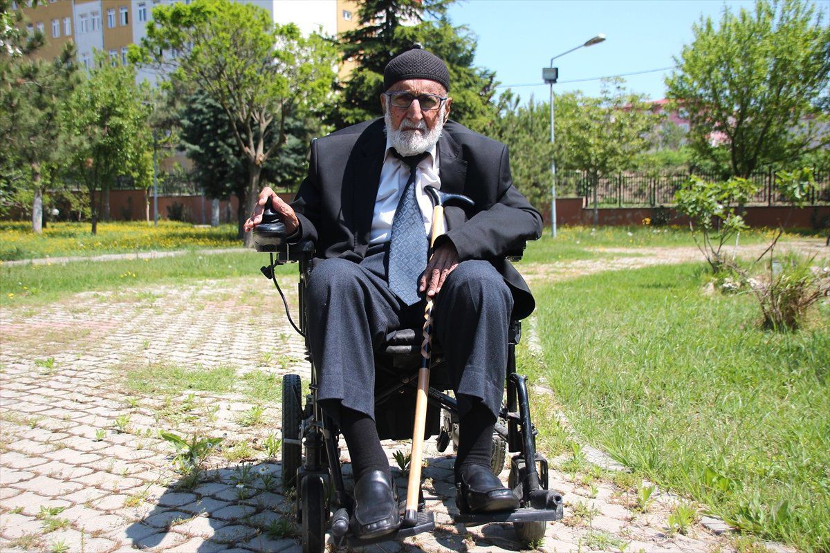 Çorlu Huzurevi\'nin Yanık Sesli Sakini Ramazan Dede