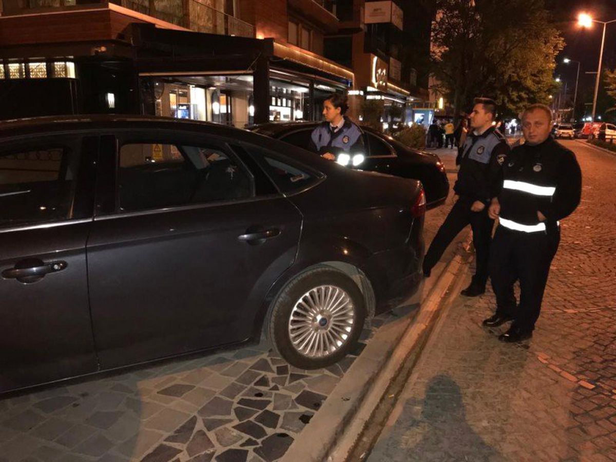 Düzce\'de Kaldırımlara Parka Geçit Yok