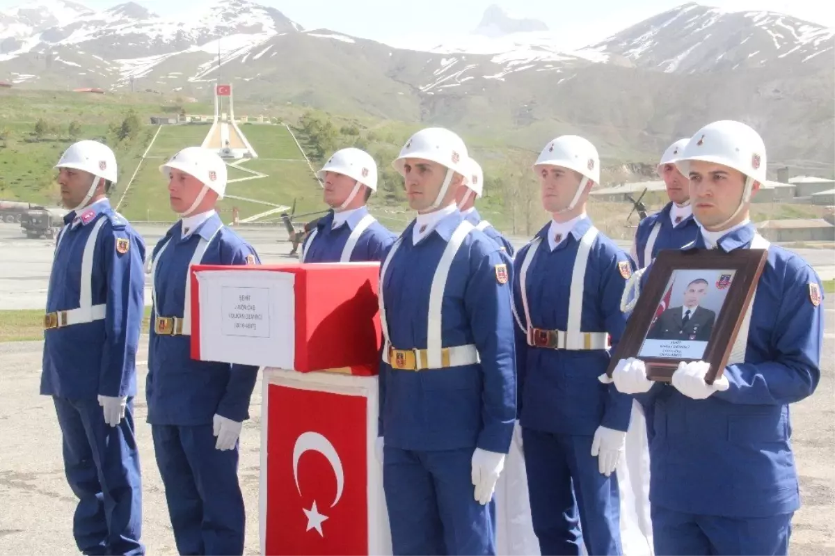 Hakkari\'de Yürek Yakan Tören