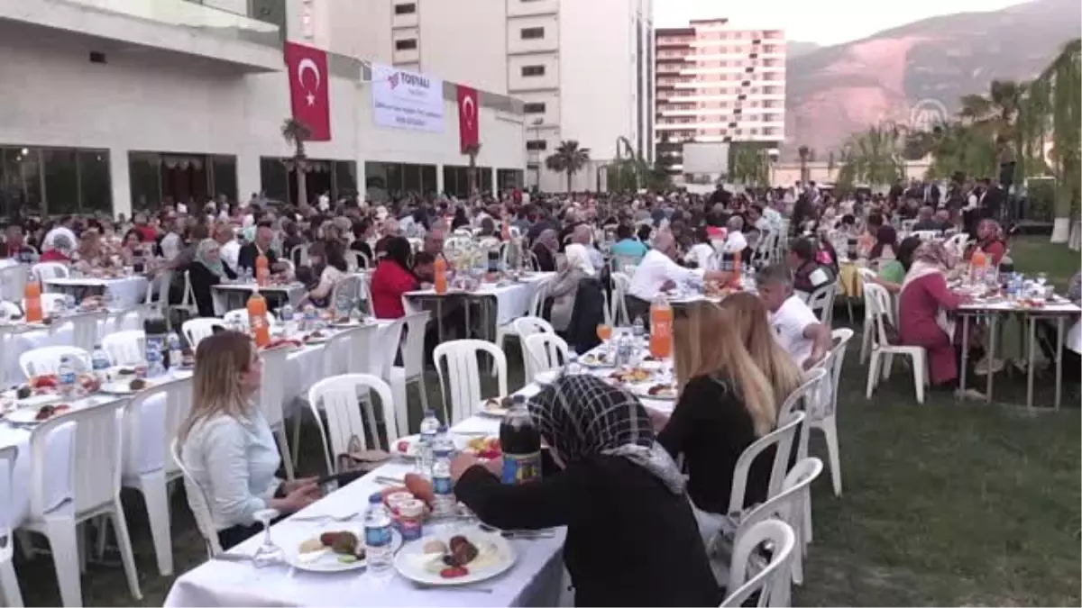 Hatay\'da Gazi ve Şehit Aileleri İçin İftar
