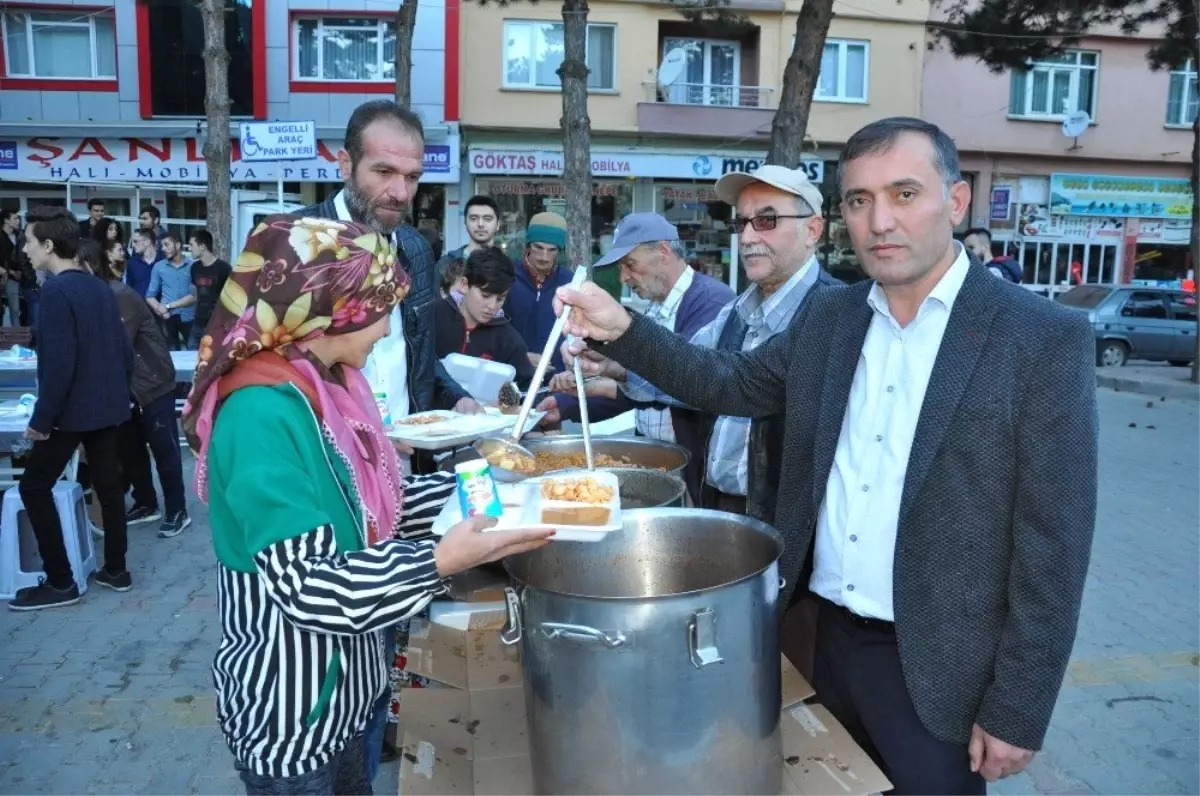 Hayırsever İş Adamından Her Gün 500 Kişiye İftar Yemeği